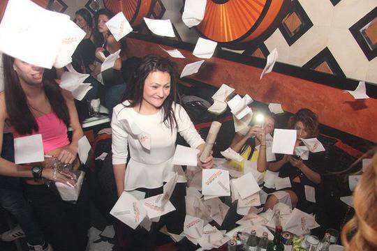 Пародия: Как се забавляват младите в България