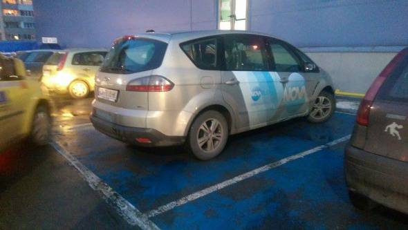 Недопустимо: Поредна снимка с автомобил на Нова ТВ на място за инвалиди…