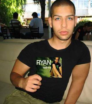 Фолкпевецът Раян: Гаджето на Любо от „Те“ е момченце само на 15 години!