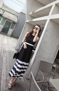 Дълга рокля с класическо райе