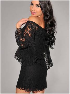 Къса рокля от черна дантела