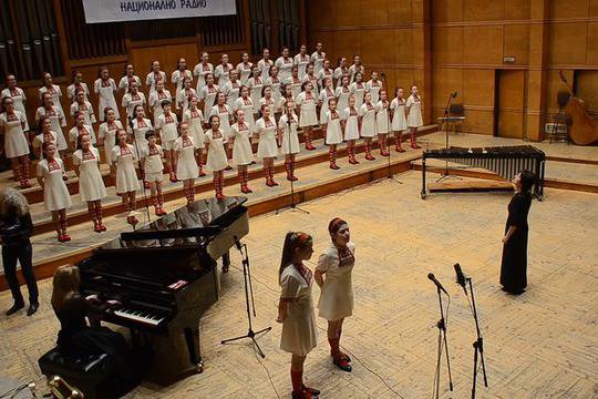 Кой хор пее по-хубаво Nothing Else Matters на „Металика“?