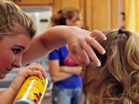 Вижте как да си приготвите напълно безвреден лак за коса в домашни условия!