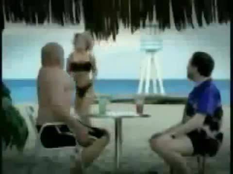 Любака сваля Мацки на Плажа в Бургас