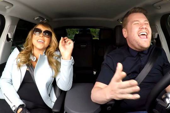 Марая Кери пее хитовете си в колата