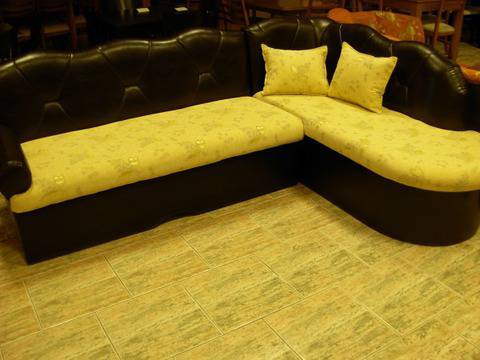 Трапезен ъгъл или обикновен диван?