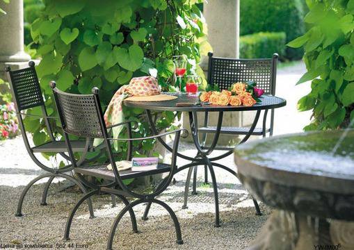 Градински мебели