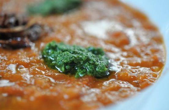 Яхния с коприва, спанак и лапад