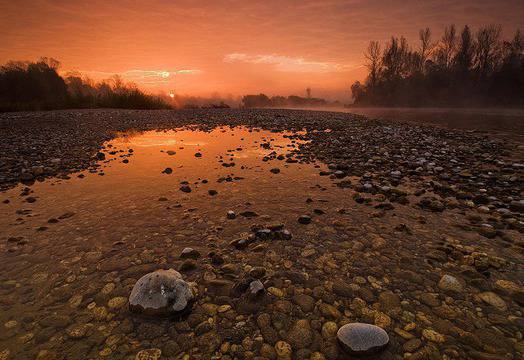 Curiosity откри следи от течна вода на Марс