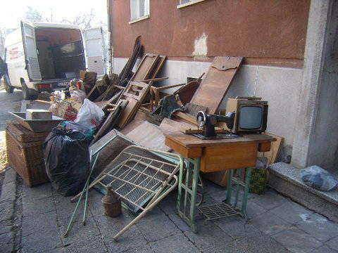 Почистване на мазета и тавани в София