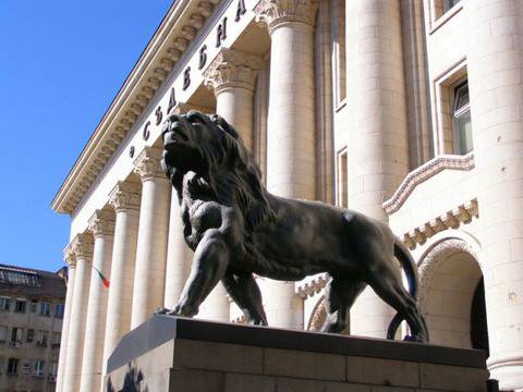 Мегаскандал: Менте адвокат измами майката на убития Манджуков с 9 млн. лв.!