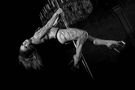 Американската легенда на пилон – жури на първия Български Полденс Шампионат