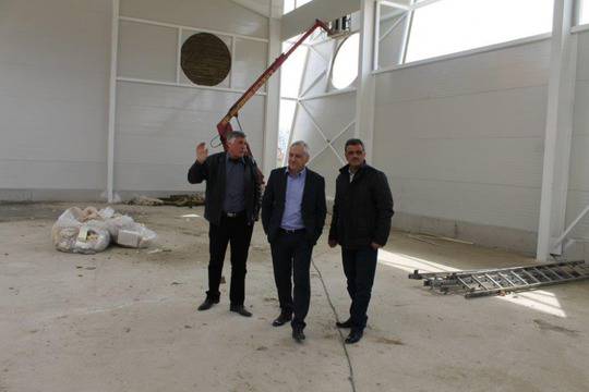 Розалин Петков инспектира строежа на агроучилището в село Маноле (снимки)