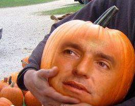 Хора, бдете! Планетите са подредени лошо и вразите искат главата на Бойчето