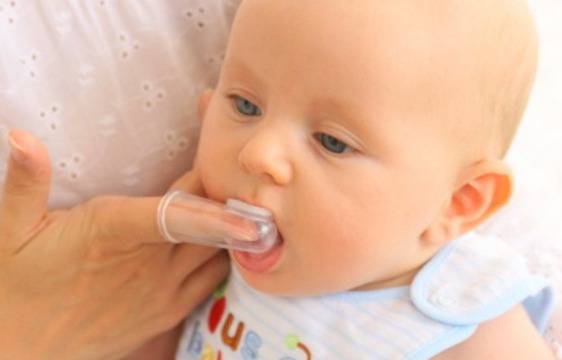 Какви грижи изискват зъбките на бебетата и малките деца - Edna.bg