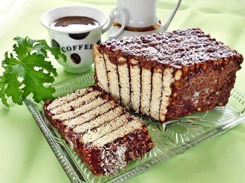 Бисквитено руло с готов крем и кокосови стърготини