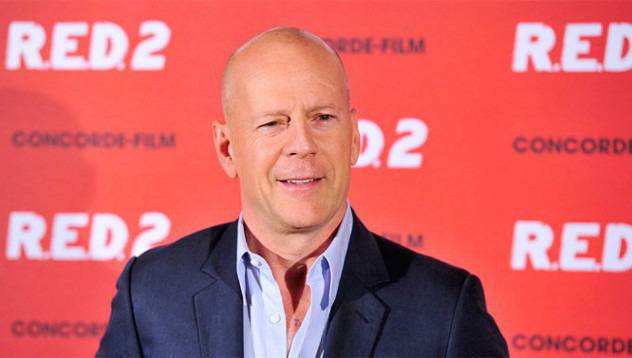 Брус Уилис зарадва келнерка с бакшиш от 800 евро видяна 405 коментари 0