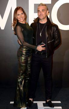 Съдят Роби Уилямс и жена му за сексуален тормоз видяна 840 коментари 3