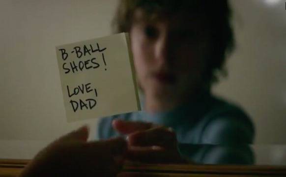 „История с бележки“ – една трогателна реклама за баща и син
