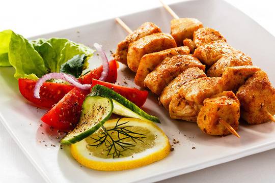 Пилешки шишчета по марокански