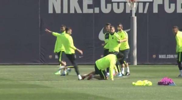 ШОК ВИДЕО: Неймар рита Суарес на тренировката на Барса