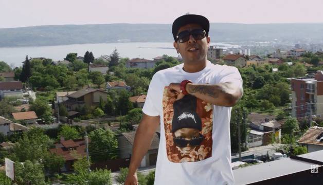 100 Кила възпя България със „100 гайди“