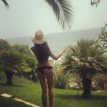 Моника Валериева показа дупе