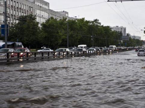 Потоп удави Москва
