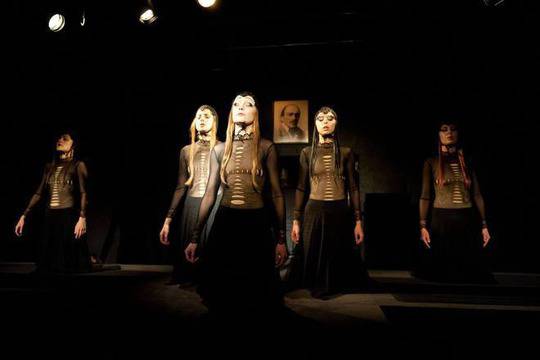 „Къщата на гнева“ с „Аскеер“ за спектакъл на годината