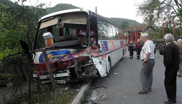 Автобус и тир се сблъскаха в Градево – ИНФОМРЕЖА – НОВИНИ ОТ ЮГОЗАПАДНА БЪЛГАРИЯ