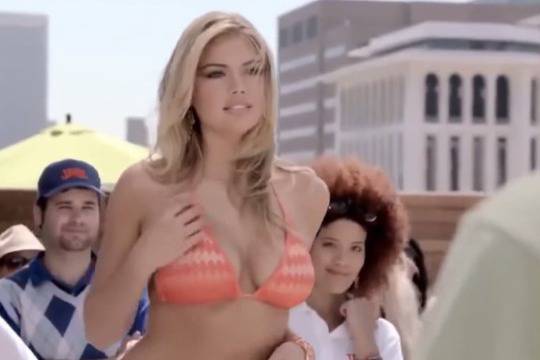 Можеш ли да издържиш да гледаш Кейт Ъптън само в очите?