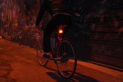Създадоха светещи тестиси за безопасно каране на колело (СНИМКИ)