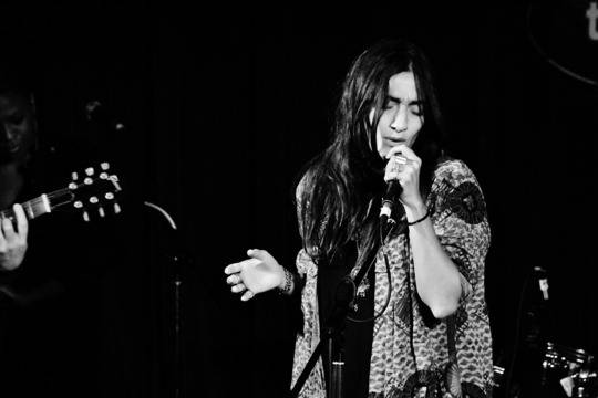 Френската сензация Инди Зара с омагьосващ блус, фънки соул и концерт в София