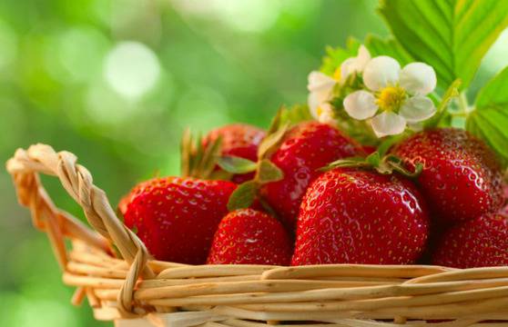 10 уникални десерта с пресни ягоди