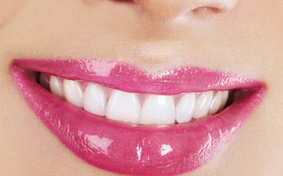 10-те популярни жени с най-хубавите усмивки