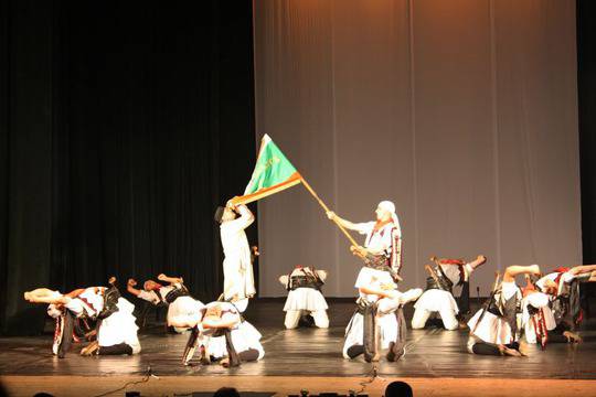 Ансамбъл „Българе” представи в Сливен спектакъл за Апостола под патронажа на министър Десислава Танева