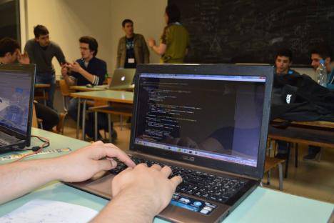 За безплатните курсове по програмиране на Хак България – HackBulgaria