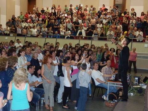 Георги Христов „запали” и Петрич и Сандански с неговото „Изгарям”, аплодираха го два часа на крака (снимки)