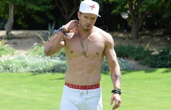 Внимание дами! Келън Лъц си търси жена