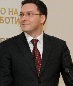 БЛИЦ Новини – Министерства ударно пръскат пари за странни конкурси