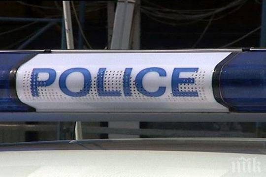 Апаши задигнаха златни накити и пари от жилище в Русе