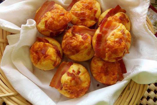 Мъфини с бекон и сирене