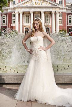 Модният блогър Мариета Зайкова в булчинска рокля от Bridal Fashion
