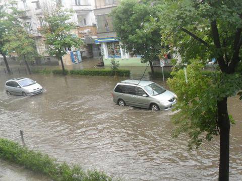 Буря, градушка и наводнение в Димитровград (видео)