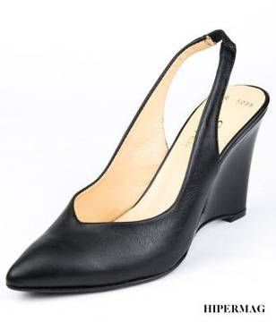 Високи дамски обувки в черно Sara Pen