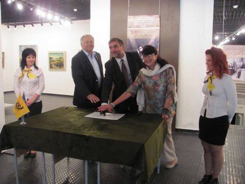 Церемония по валидиране на пощенски плик за Сирак Скитник в Световния ден на филателията