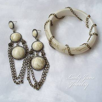 Комплект Бял винтидж, обеци и гривна