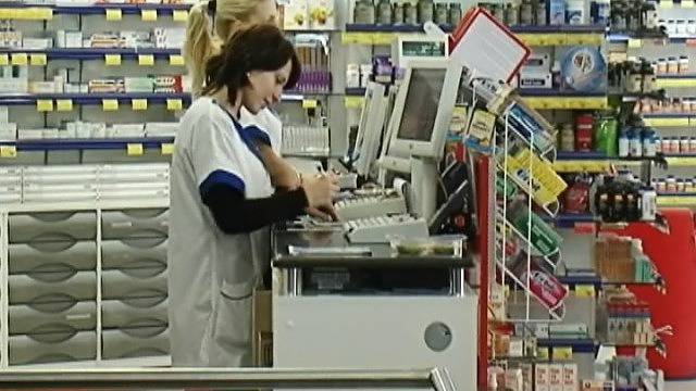 Клиент в аптеката: Една кутийка презервативи „Дюрасел“