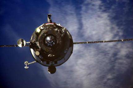 Успешно скачване с МКС на руския товарен космически кораб „Прогрес М-28М“