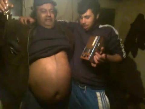 Клип с цигани, които живеят на гърба на българите и хвалят Бойко, взриви мрежата (видео)